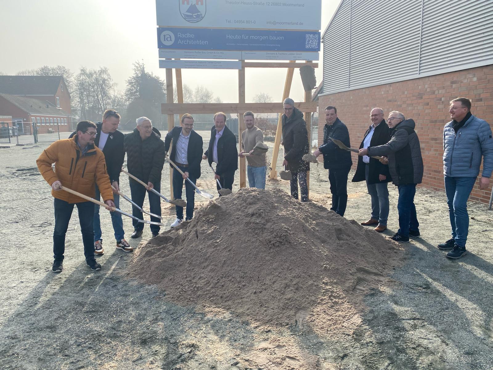 Spatenstich Turnhalle Neemoor